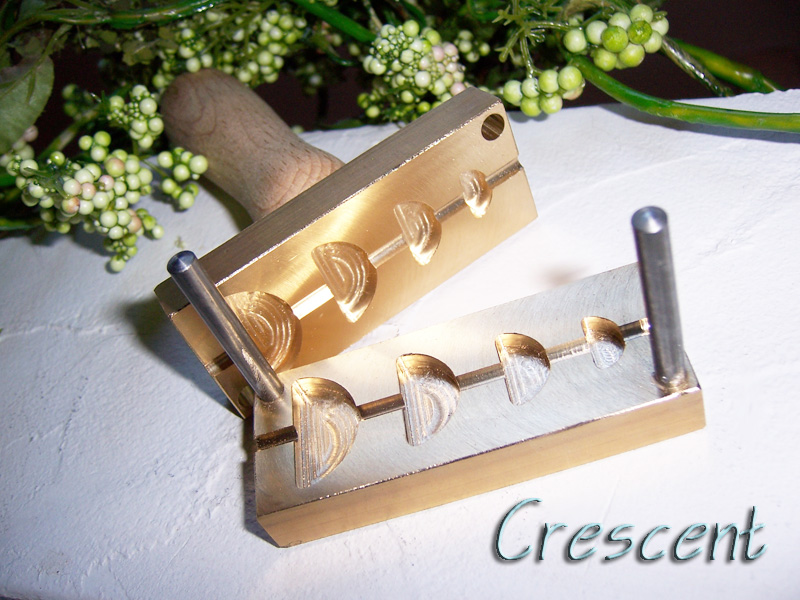 moldin press "Bavarian crescent"