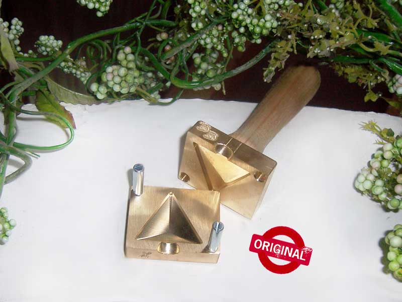 cabochon press "triangel L pointed" cabochon press "triangel L pointed"