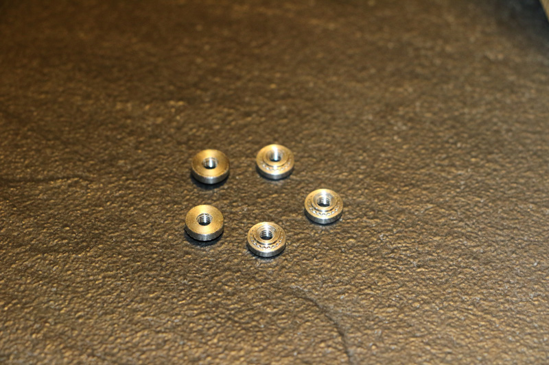 (2) threaded bolts M2,5 / 10 pieces (2) threaded bolts M2,5 / 10 pieces