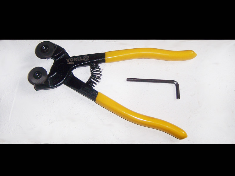 (1) glass pliers (1) glass pliers