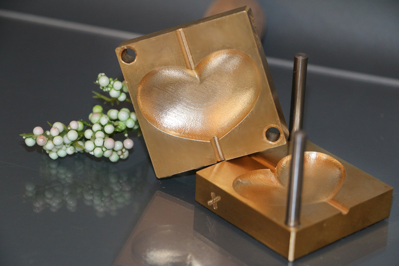 bead press "Bavarian 3D apple heart XL" bead press "Bavarian 3D apple heart XL"