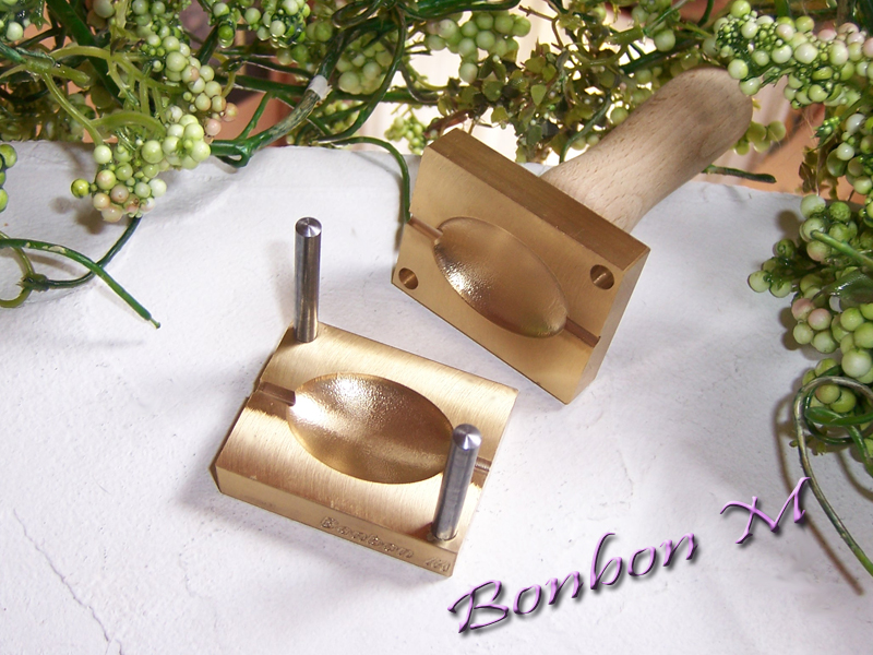 bead press "Bavarian Bonbon 3D M"(Button oval)